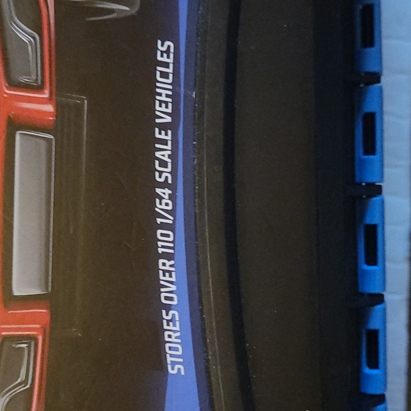 Hot Wheels Challenge Accepted Wheeled Storage Case (holds 110 vehicles) - Picture 11 of 11